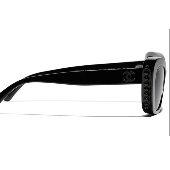 ❌SOLD❌ CHANEL Cat Eye Sunglasses with Glass Beads - Picture 4 of 4